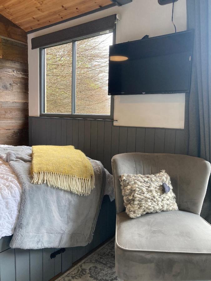 Cefn Crib Cabins 马汉莱斯 外观 照片